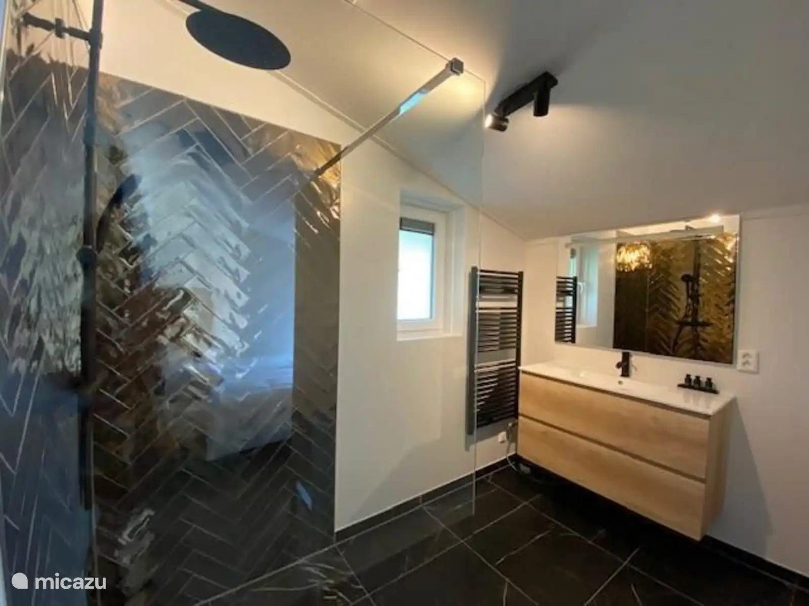 Salle de bain au rez-de-chaussée