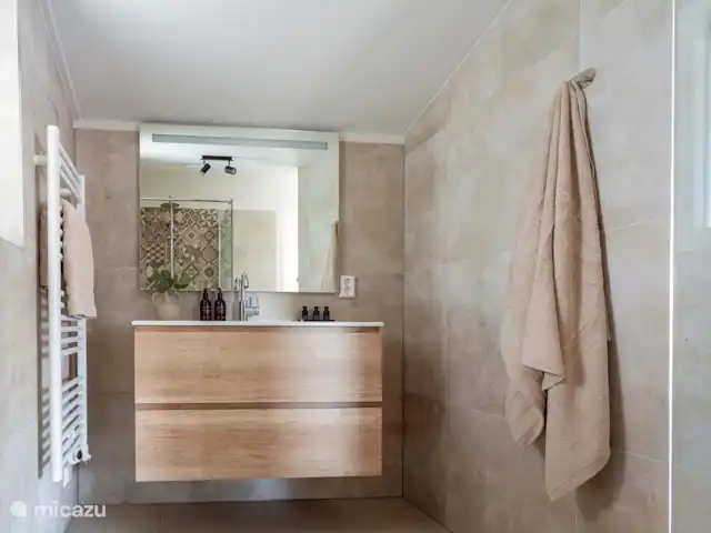 Dormir au bord de la mer | Pays-Bas, Hollande du Nord, Saint Martin - maison de vacances Salle de bain au rez-de-chaussée (attenante)