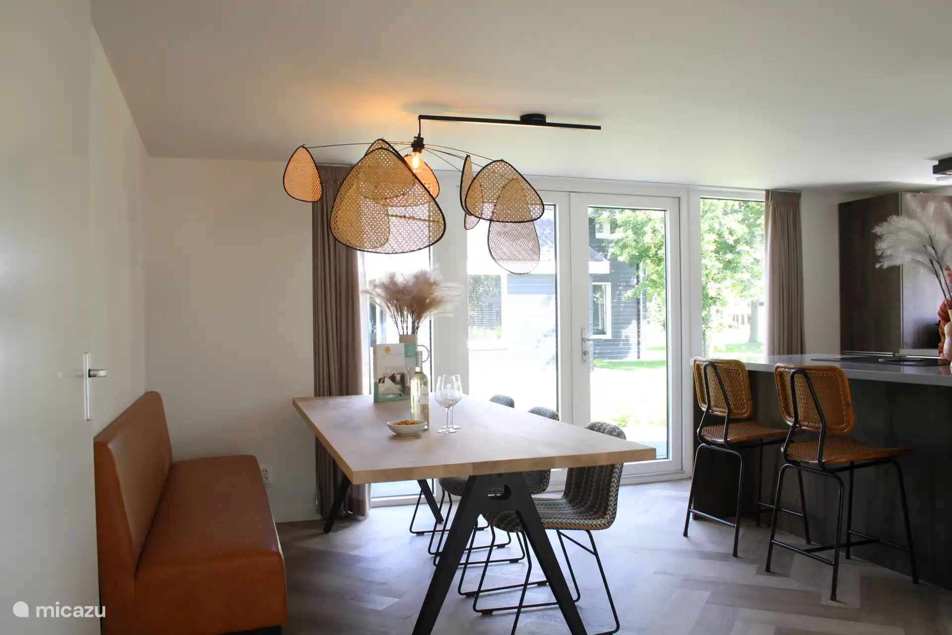 Table à manger et cuisine