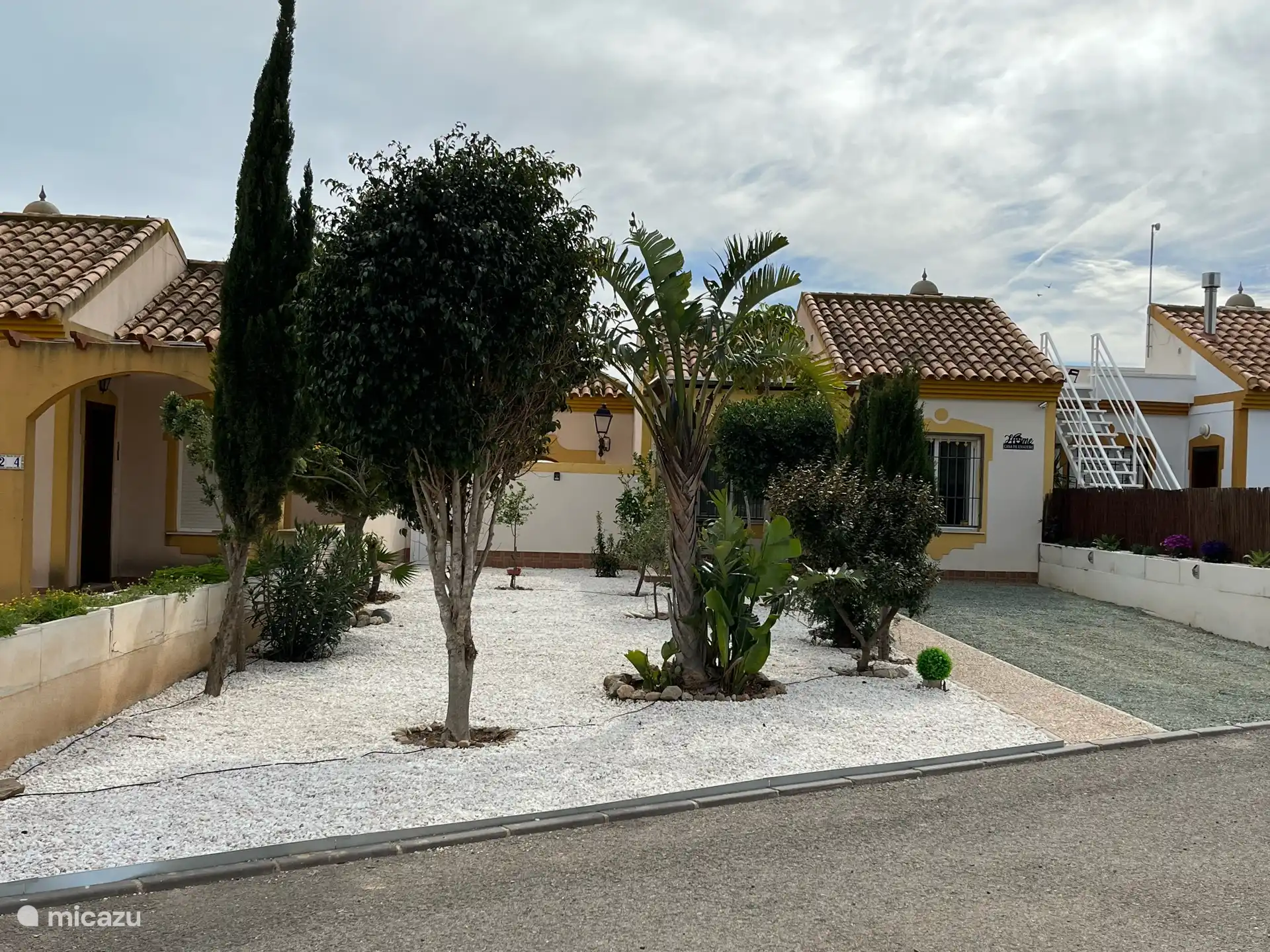 Viel Platz in der Sonne oder im Schatten im großen Garten 