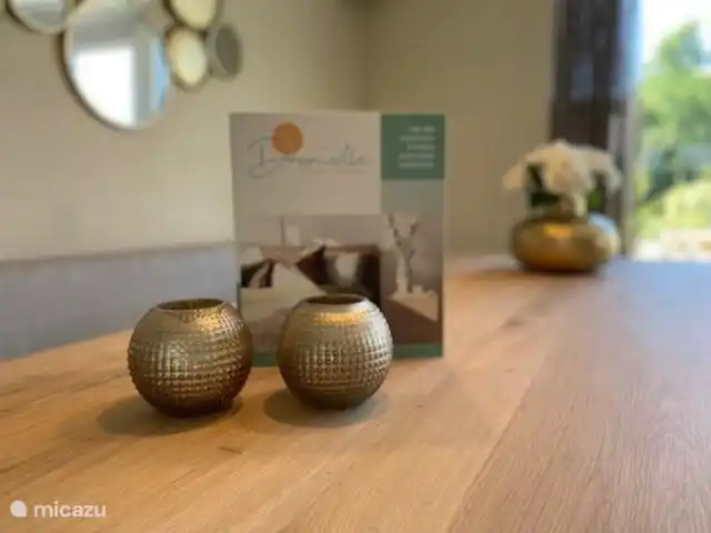 Modern Sint Maarten huren in Nederland, Noord-Holland, Sint Maarten - vakantiehuis Detailfoto eettafel
