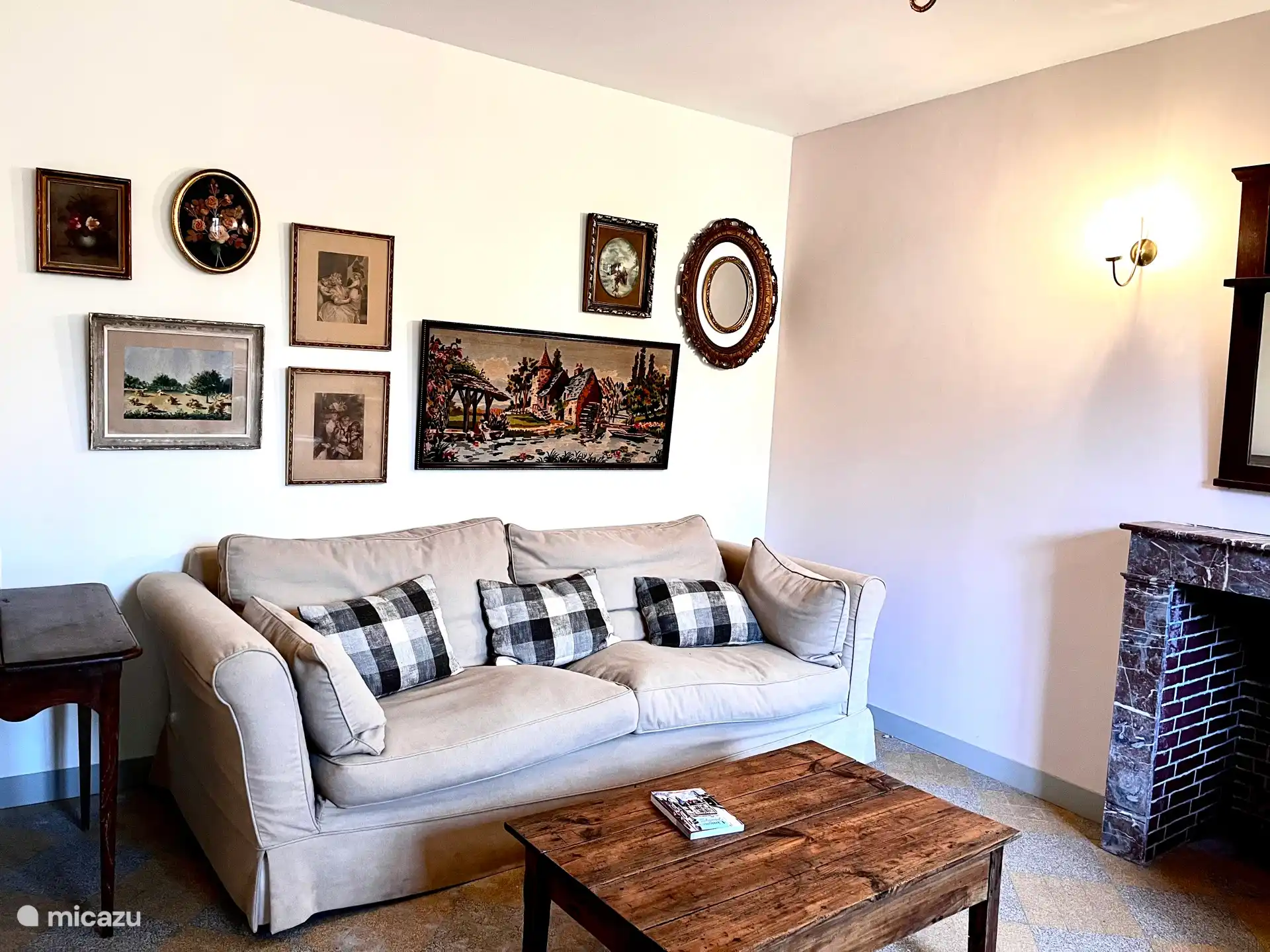 Die gemütliche Lounge mit TV