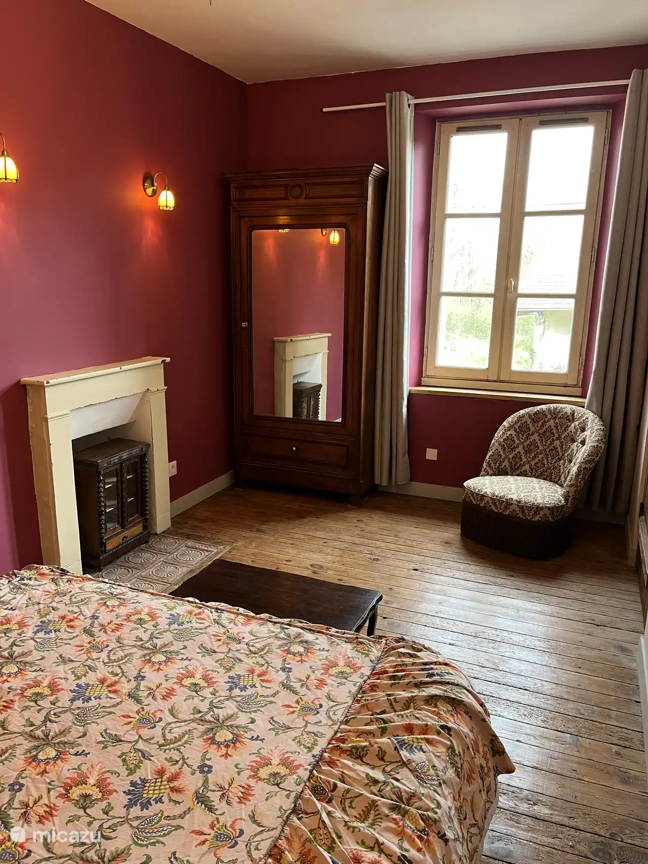 Rosafarbenes Schlafzimmer