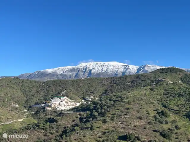 Chambre Océano B&B Casa-Bienvenido | Espagne, Andalousie, Arenas - chambres d'hôtes vue sur La Maroma derrière le B&B en hiver