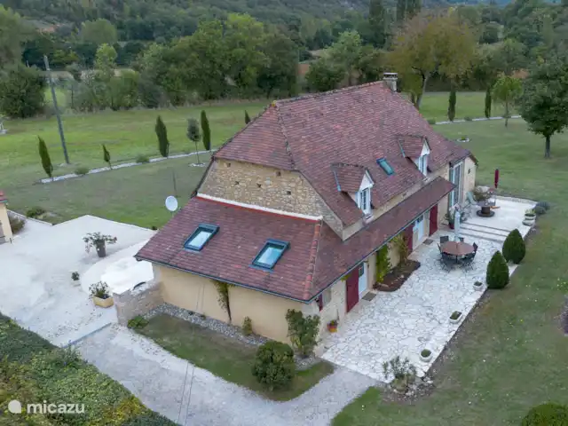 Maison de Causse huren in Frankrijk, Lot, Montfaucon - vakantiehuis Het vakantiehuis met rondom terras