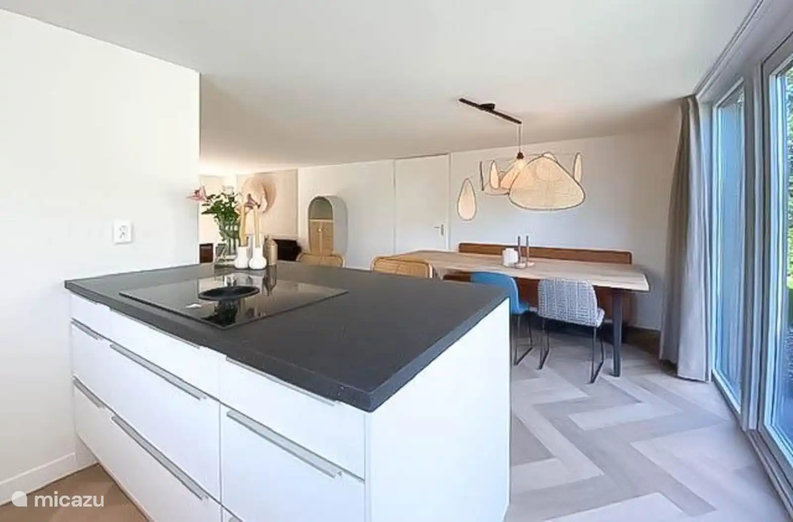 Îlot de cuisine et table à manger