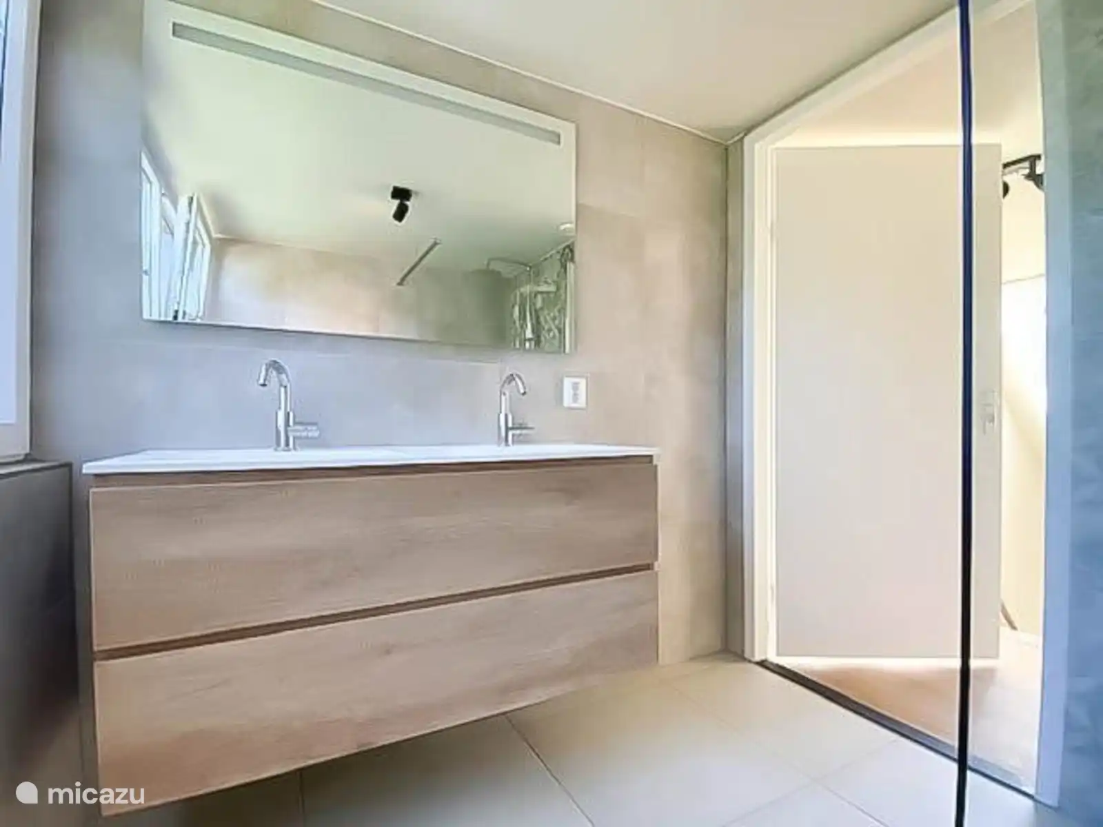 Salle de bain 1er étage