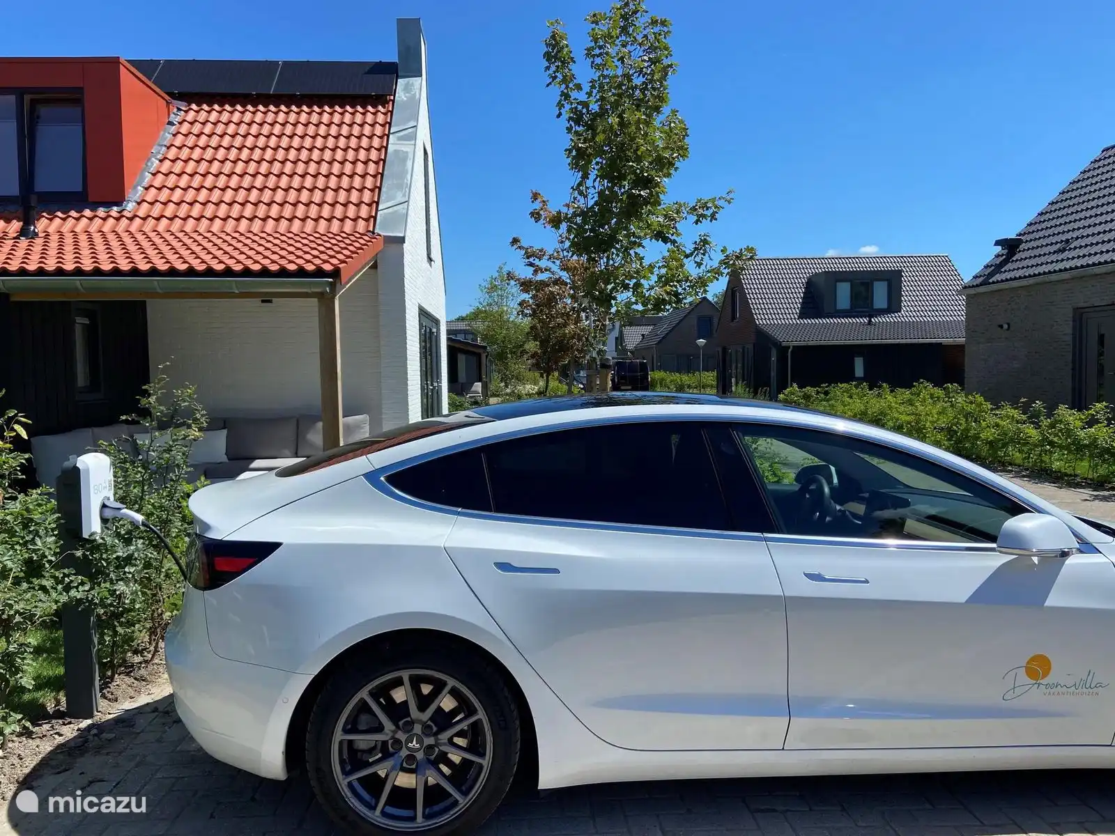 Electric charging car