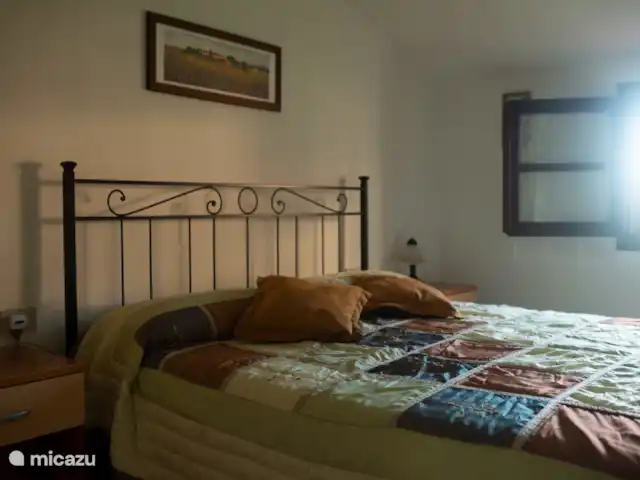 Le Rose huren in Italië, Toscane, Guardistallo - appartement slaapkamer met tweepersoonsbed