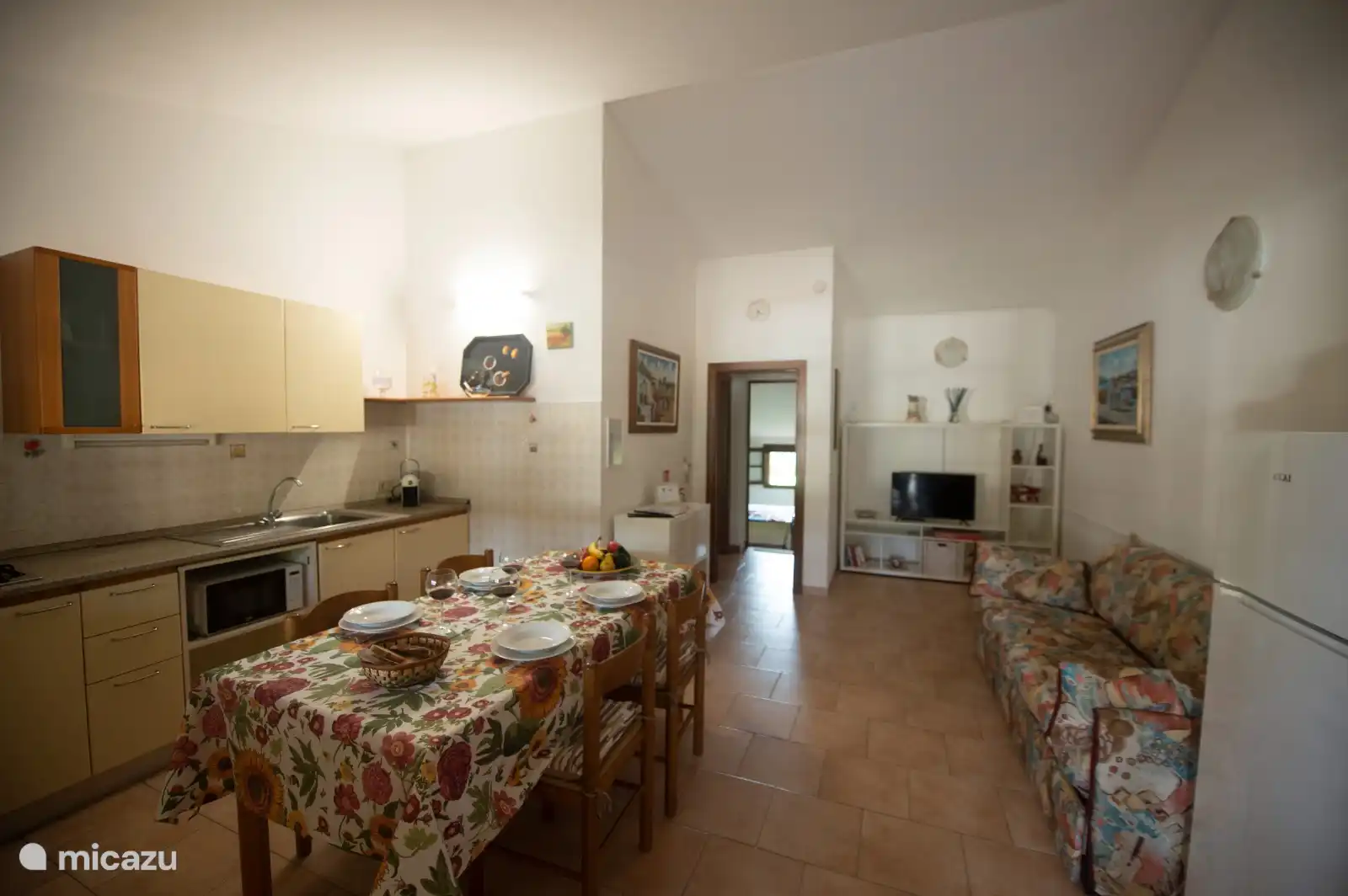 Küche und Wohnzimmer