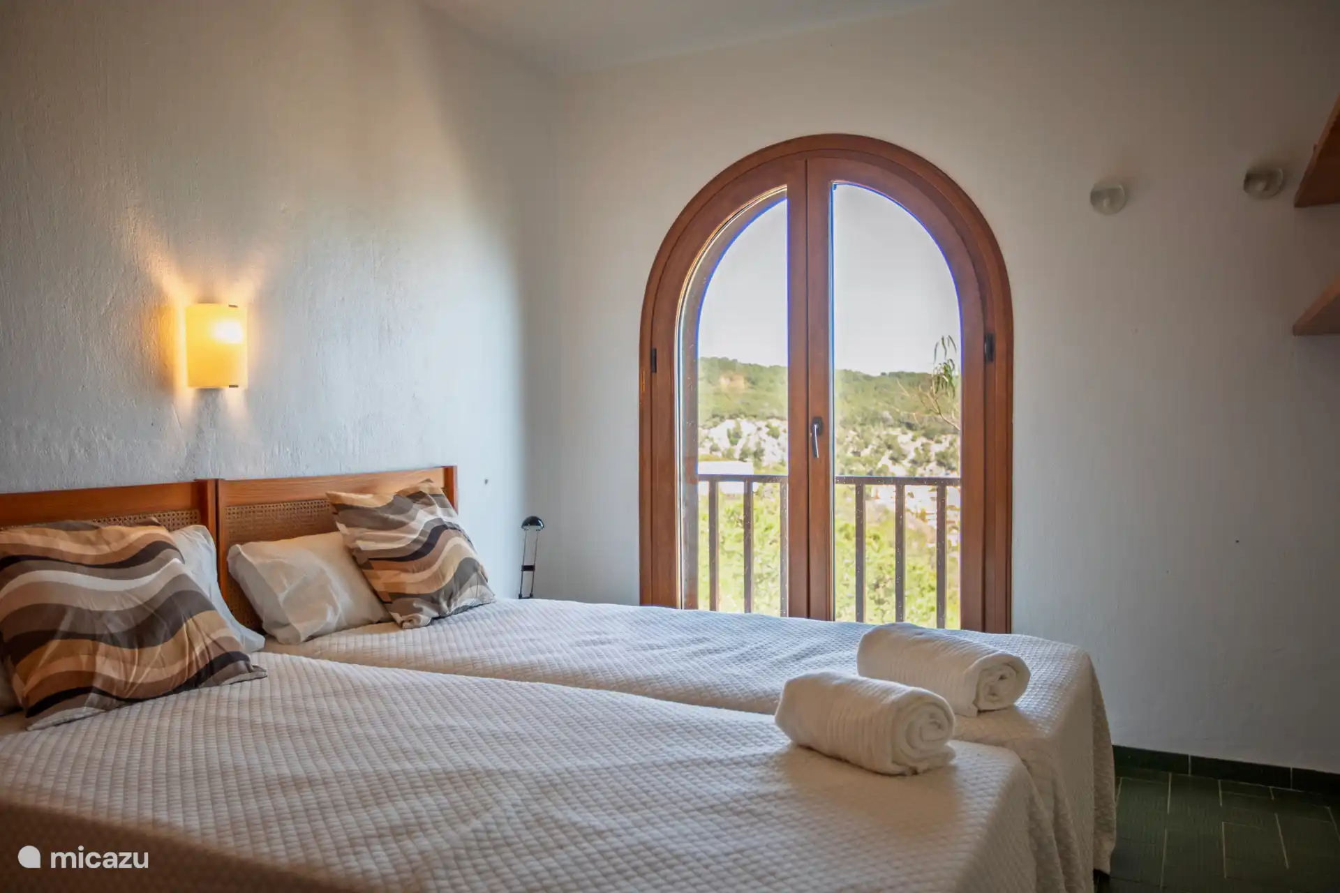 2 persoons slaapkamer met uitzicht op zee