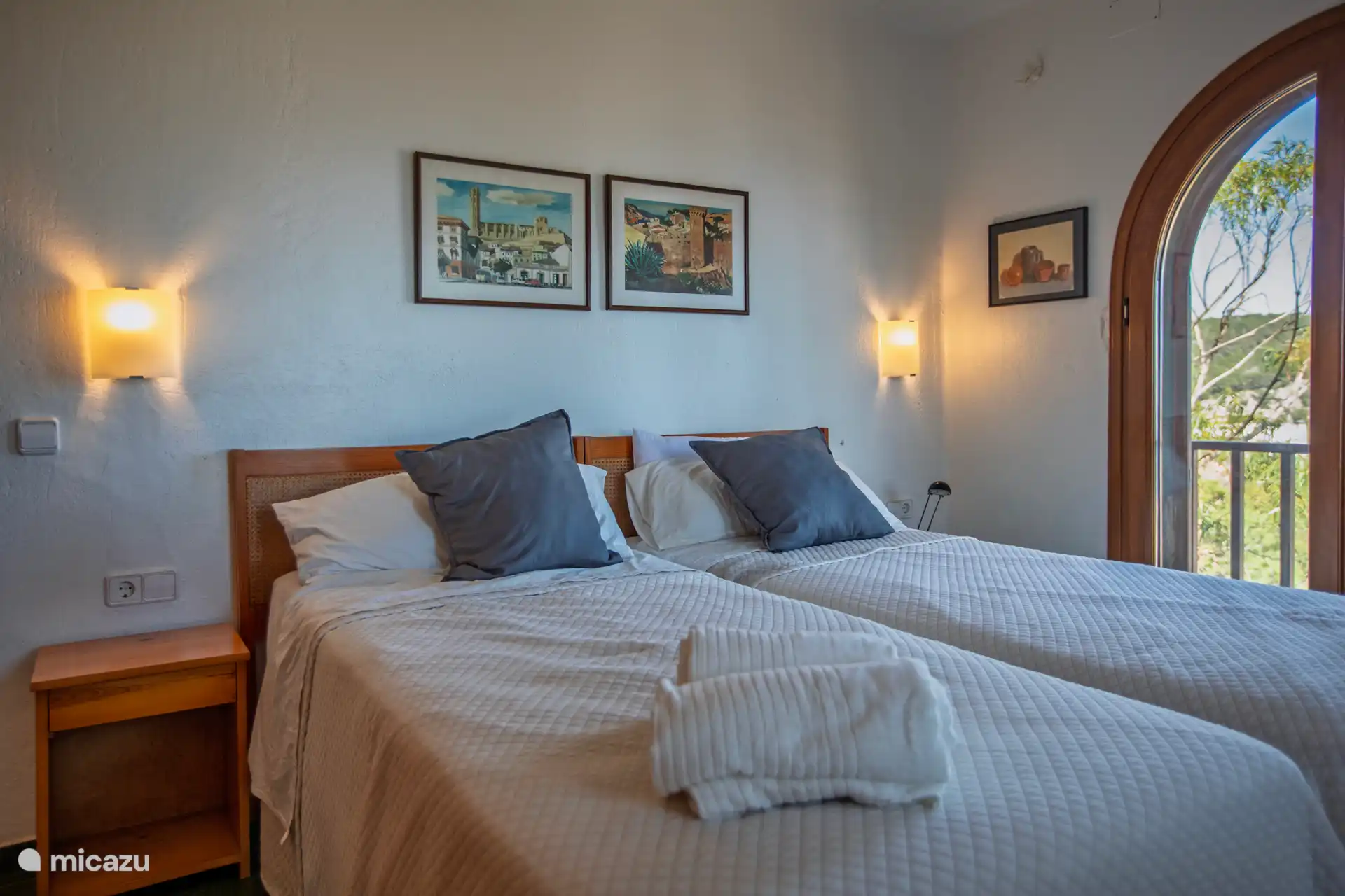 Master bedroom met badkamer ensuite