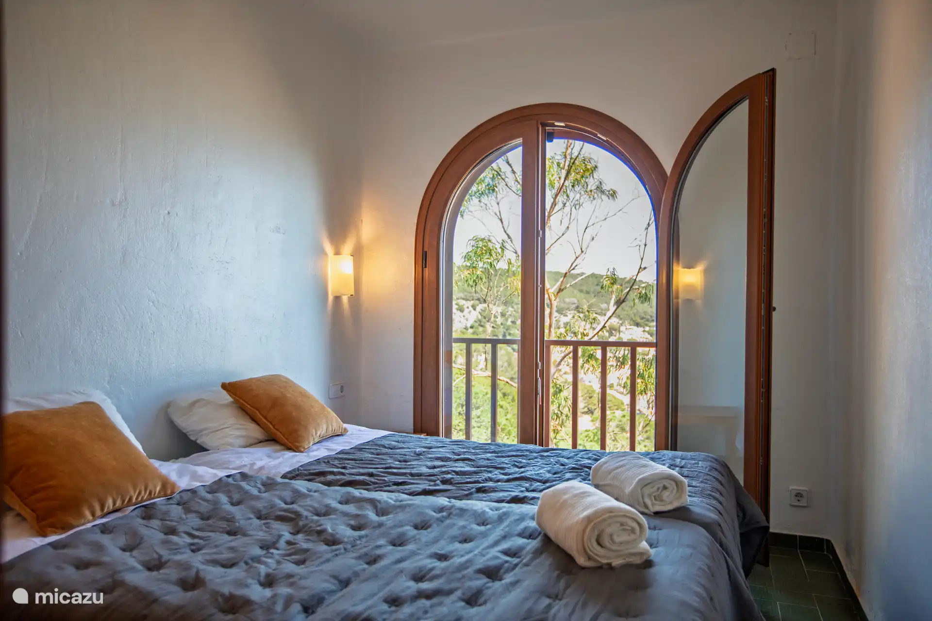 2 persoons slaapkamer met uitzicht op zee