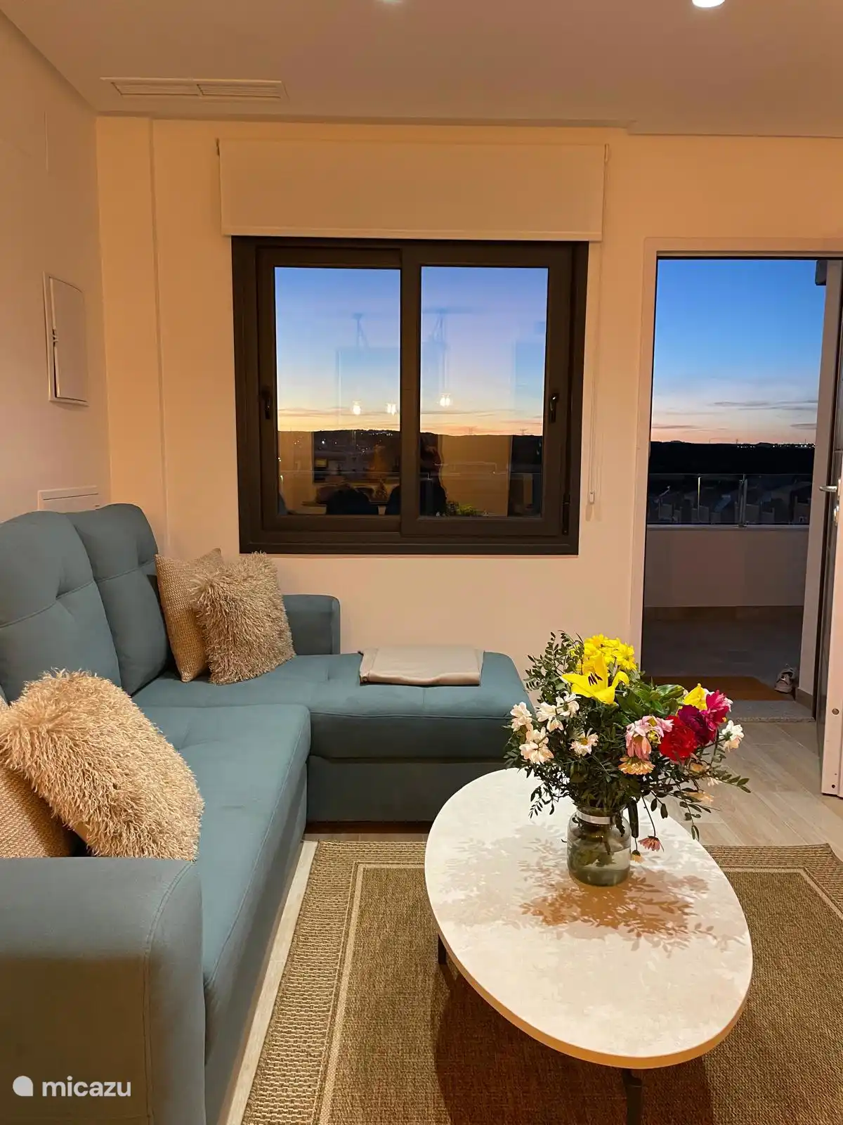 From the living room you have a beautiful, relaxing view of the surroundings. In the evenings, you can enjoy mesmerizing sunsets, which fill the space with warm light and add extra atmosphere.