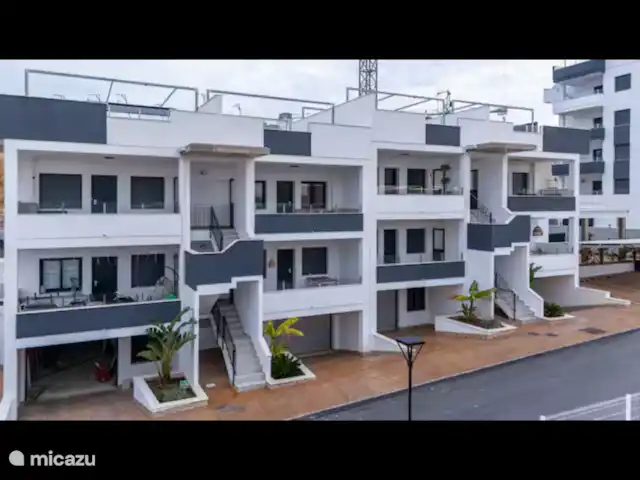 Penthouse de luxe à Torrevieja | Espagne, Costa Blanca, Alicante - penthouse Ici, vous pouvez voir l’ensemble du complexe d’appartements de loin