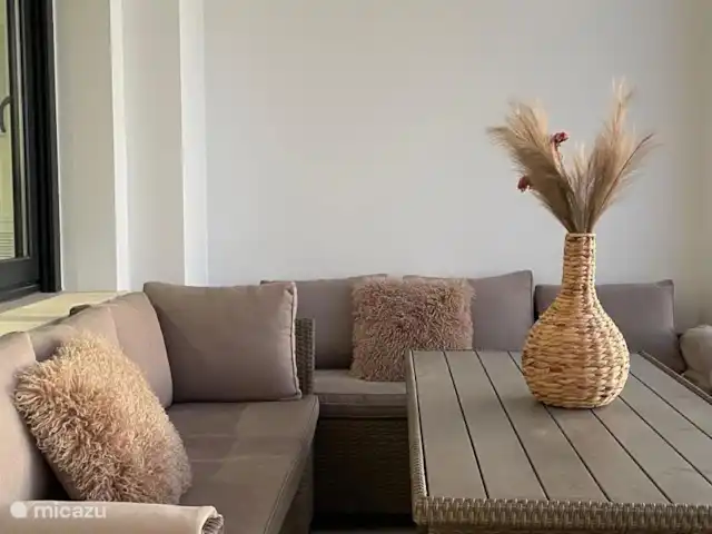 Penthouse de luxe à Torrevieja | Espagne, Costa Blanca, Alicante - penthouse Le balcon est équipé d’un ensemble de sièges confortables.