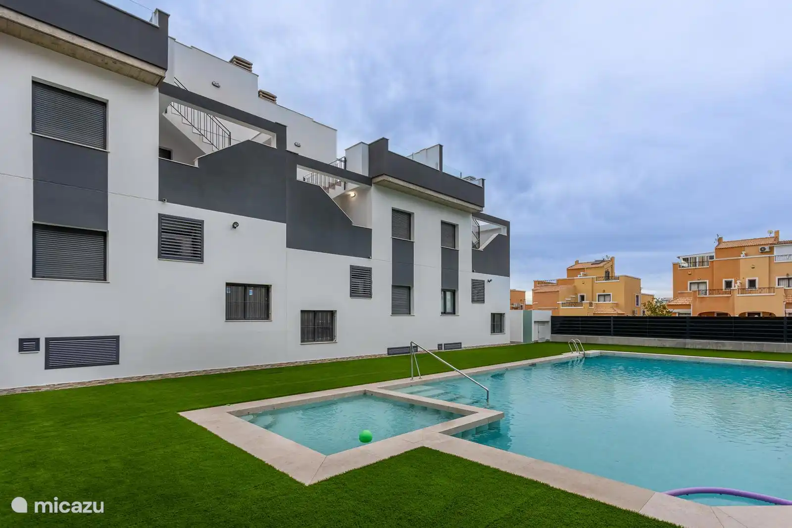 Neat, large and clean pool. Ideal place for families to rest in the sun. There is also a children&#39;s swimming pool. You get the key to the pool and can use it 24/7. 