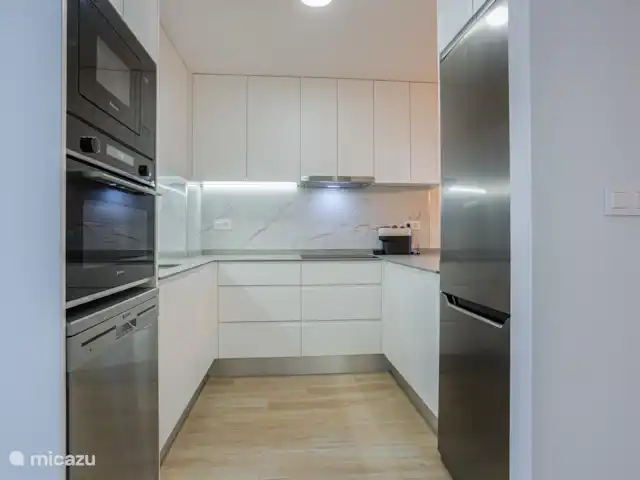 Penthouse de luxe à Torrevieja | Espagne, Costa Blanca, Alicante - penthouse La cuisine est toute neuve ! La cuisine est équipée de casseroles, couverts, verres, four, réfrigérateur, lave-vaisselle, plaque à induction, cafetière et congélateur.