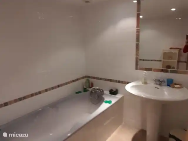 'Nenuphar' Huis in Marseillan huren in Frankrijk, Hérault, Marseillan - vakantiehuis Badkamer, eerste verdieping