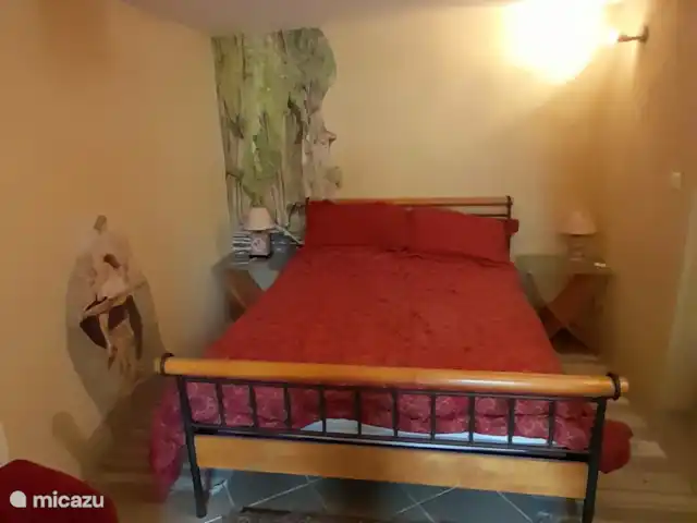 'Nenuphar' Huis in Marseillan huren in Frankrijk, Hérault, Marseillan - vakantiehuis Slaapkamer eerste verdieping, fresco van jongen op fiets met zijn omgeving achter het bed