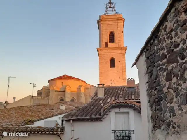 'Nenuphar' Huis in Marseillan huren in Frankrijk, Hérault, Marseillan - vakantiehuis Uitzicht vanaf het dakterras van de kerk met open toren voor MIstral-winden