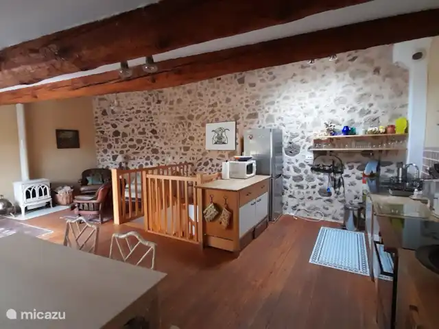 'Nenuphar' Huis in Marseillan huren in Frankrijk, Hérault, Marseillan - vakantiehuis Keuken en woonkamer op mezzanine die van de trap komt