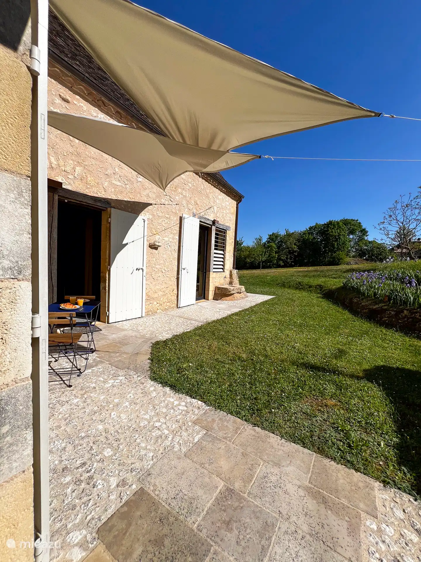 Vista del patio desde el dormitorio principal