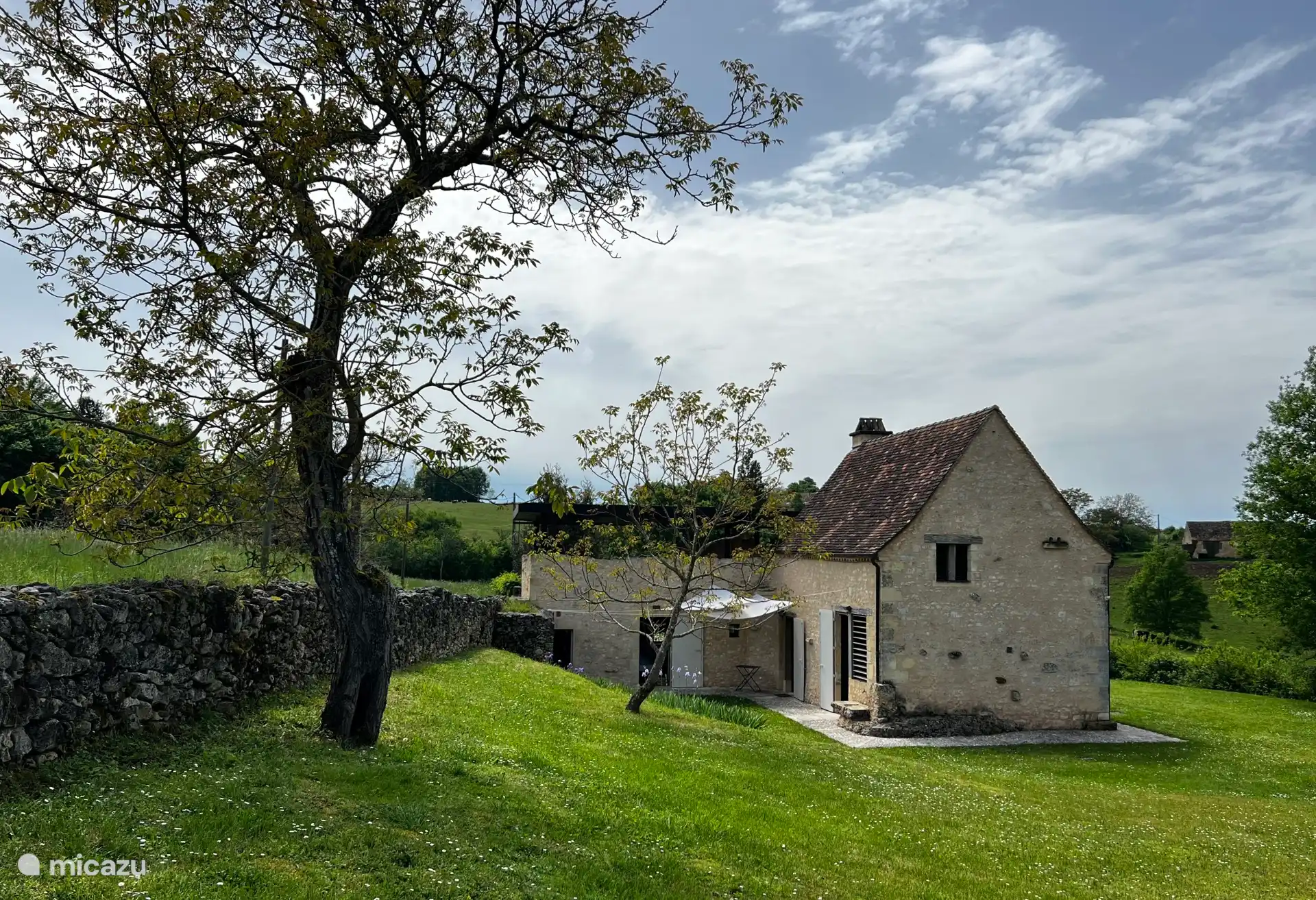La casa vista desde el este