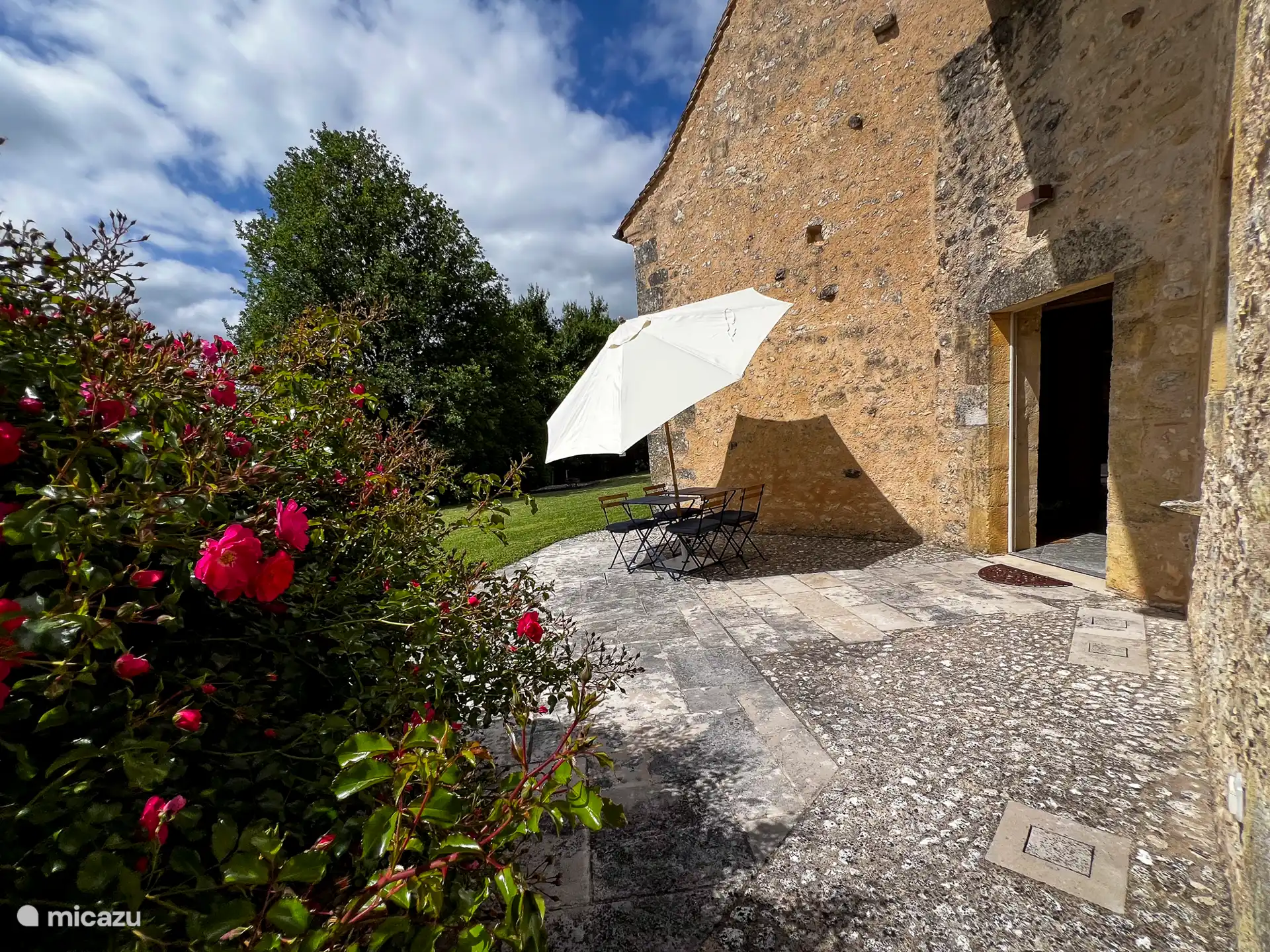 La terraza delantera