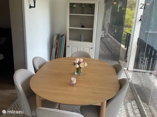 CASA DONNA  | Espagne, Costa Blanca, Cabo Roig - maison de vacances Véranda et table d’angle d’extérieur pour le petit-déjeuner dans le jardin