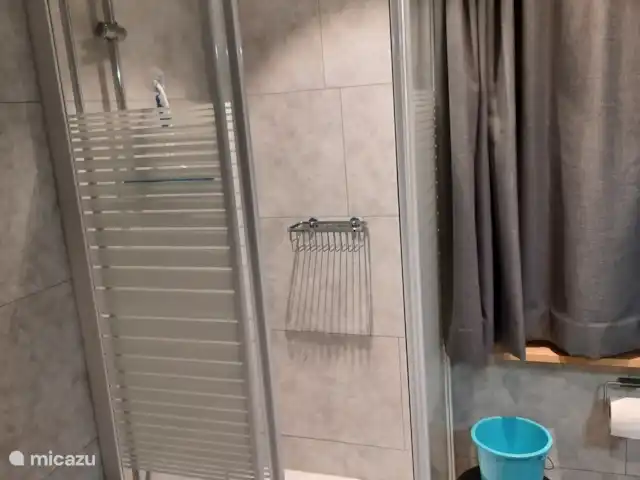 chalet en Bélgica, Ardenas, Oignies-en-Thierache – Holandés Francés Inglés Cuarto de baño con ducha.