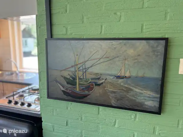 Erizo de la Casa del Bosque en Países Bajos, Limburgo, Stramproy - bungaló Un televisor inteligente discreto con todos los servicios de streaming a los que estás acostumbrado. Cuando no estás viendo la televisión, puedes disfrutar del arte que pasa.