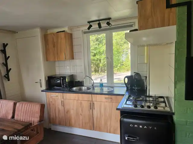 Erizo de la Casa del Bosque en Países Bajos, Limburgo, Stramproy - bungaló Cocina con hermosa vista a la naturaleza