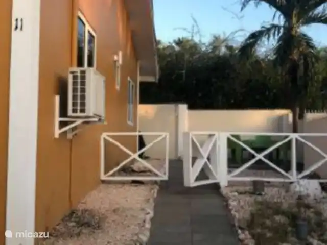 Apartamento Beach Life 11/K en Curazao, Banda Arriba (este), Jan Thiel - apartamento La entrada privada al jardín y al apartamento.