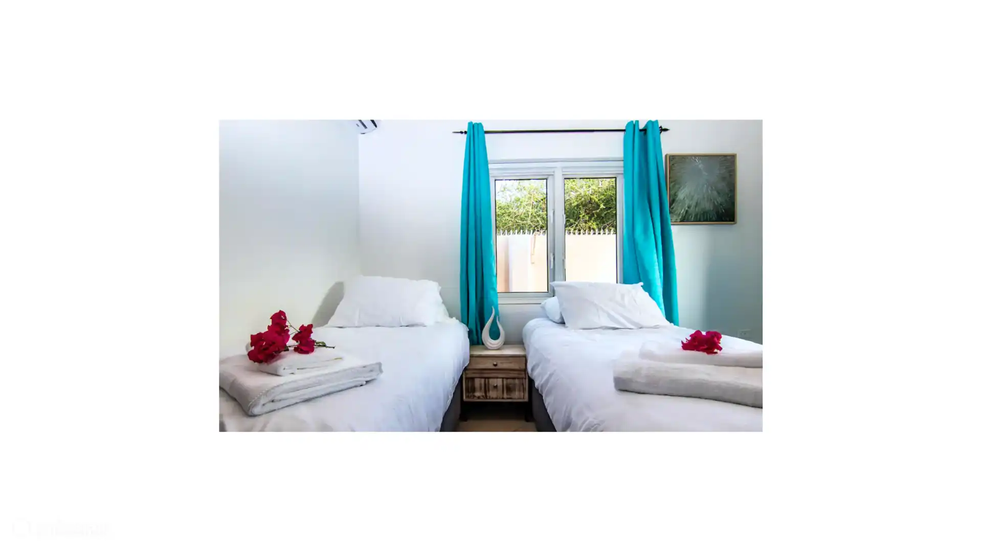 La deuxième chambre avec 2 lits simples. Vous pouvez demander à ce qu’il s’agisse d’un lit queen size pendant la période de réservation.