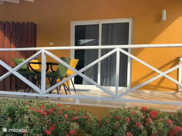 Apartamento Beach Life 11/K en Curazao, Banda Arriba (este), Jan Thiel - apartamento Disfrute del desayuno en su balcón privado.