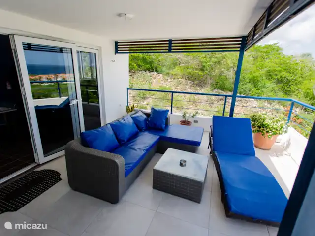 Vue sur l’océan tropical  | Curaçao, Banda Abou (ouest), Westpunt - appartement Votre propre coin salon privé juste à l’extérieur de l’appartement avec une vue paisible sur la nature et l’air frais.