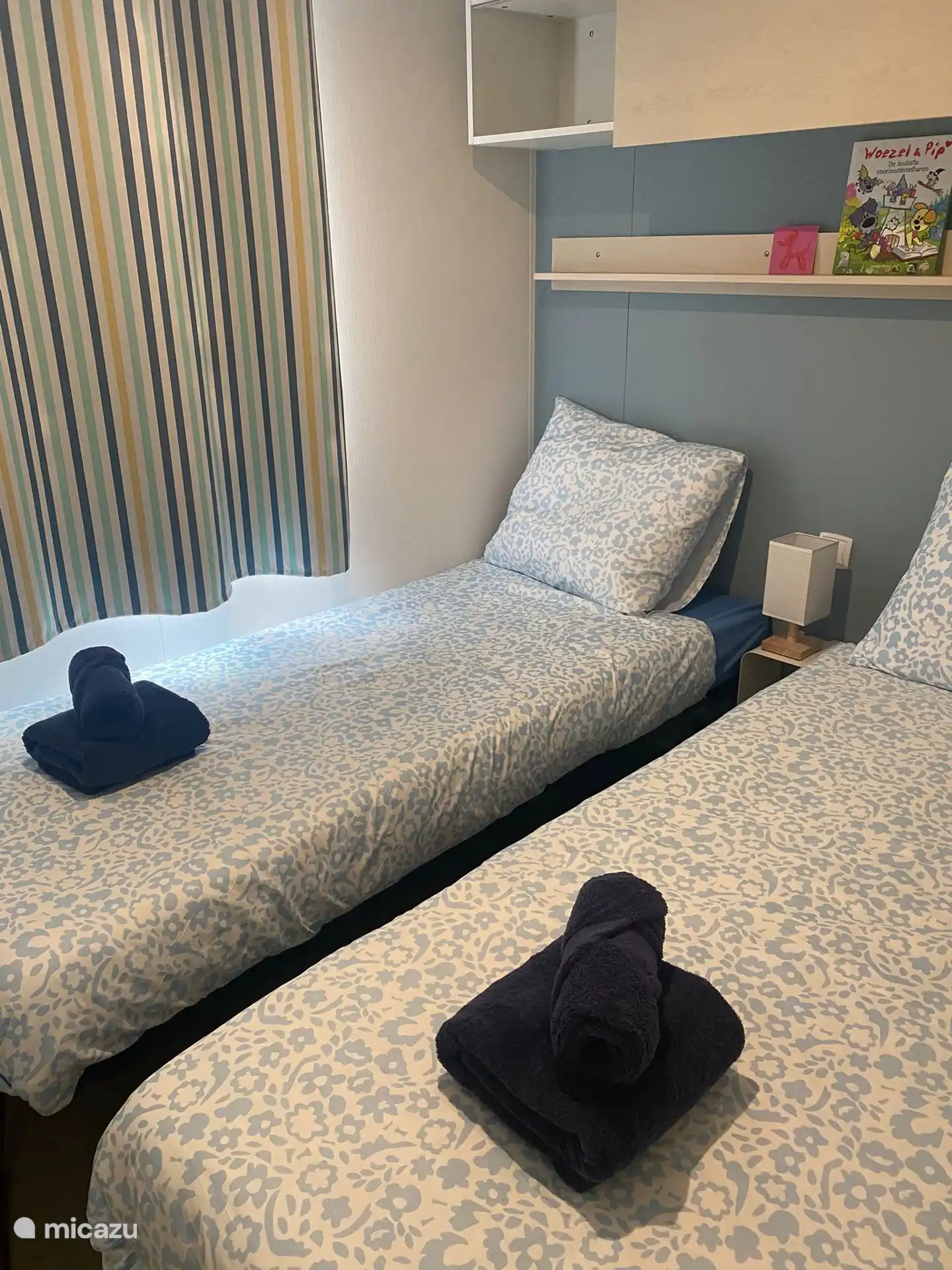 Slaapkamer 2 ( 2x 1-persoons bed)  wij maken de bedden al voor je op. Dus bij aankomst kun jij gelijk genieten. 