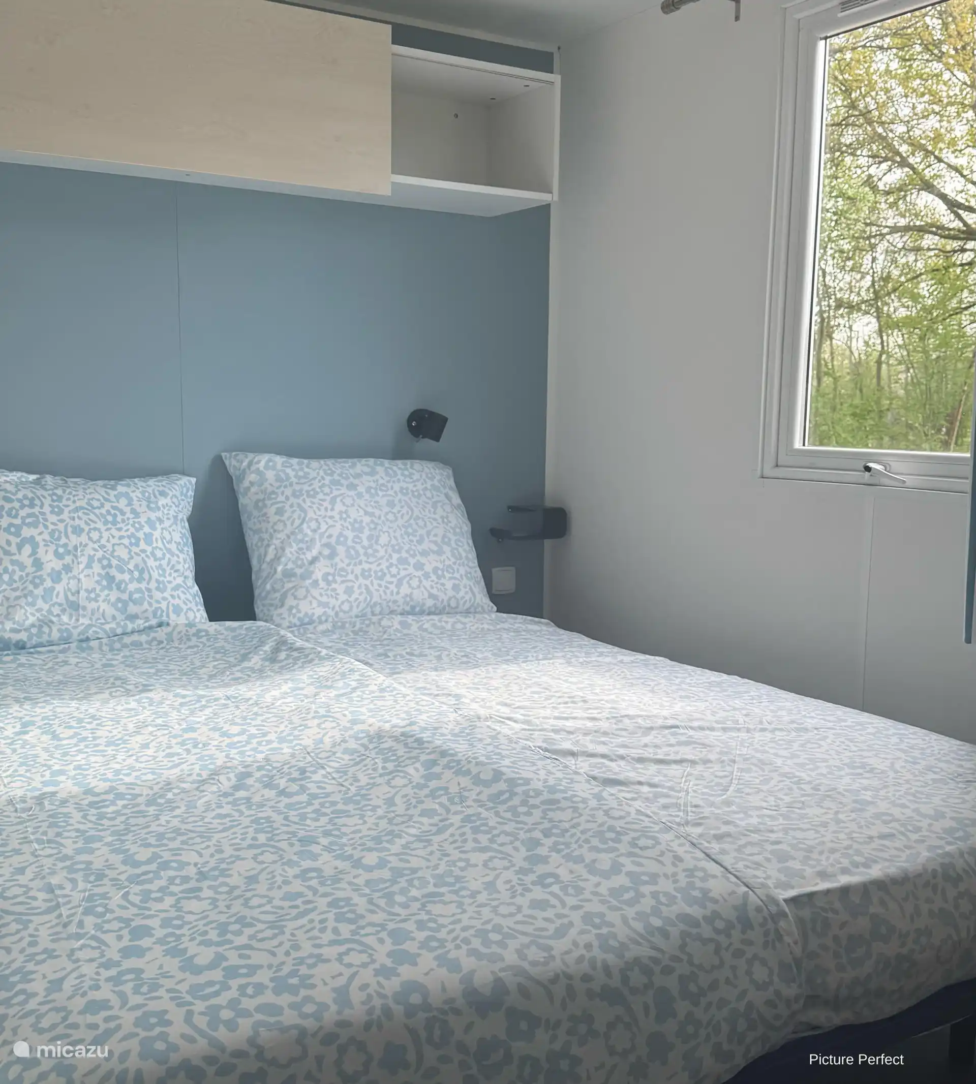 slaapkamer 1 met 2 persoons bed (ruimte voor campingbedje kind)