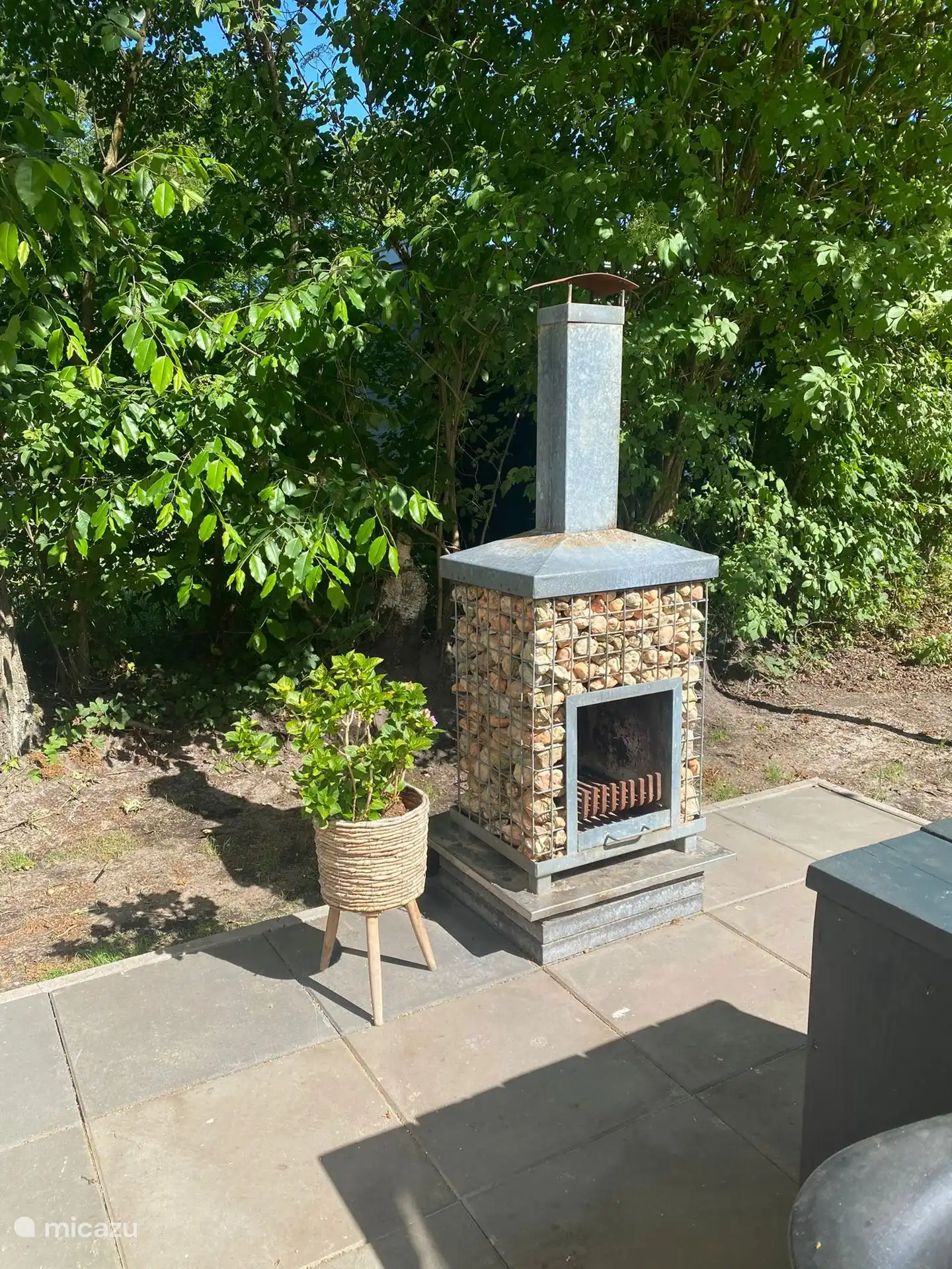 Geniet op het terras bij de haard