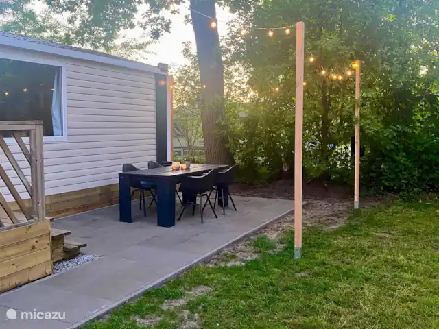 Chalet Twente en Países Bajos, Overijssel, Lattrop - chalet Disfruta de la velada bajo las luces frente al chalet