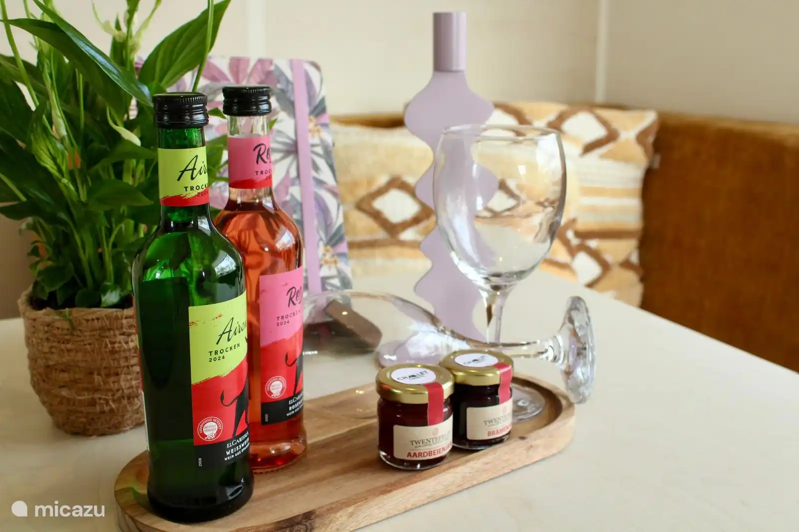 Zona de comedor con fotos atmosférica