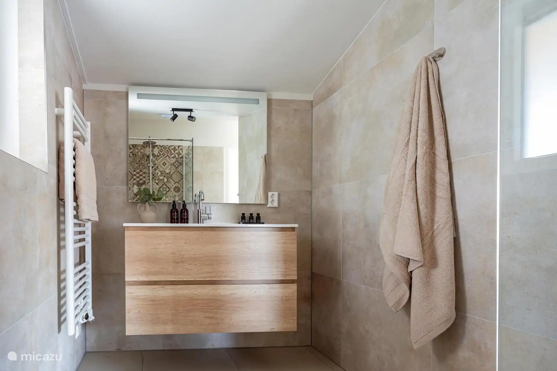 Badezimmer Erdgeschoss (ensuite)