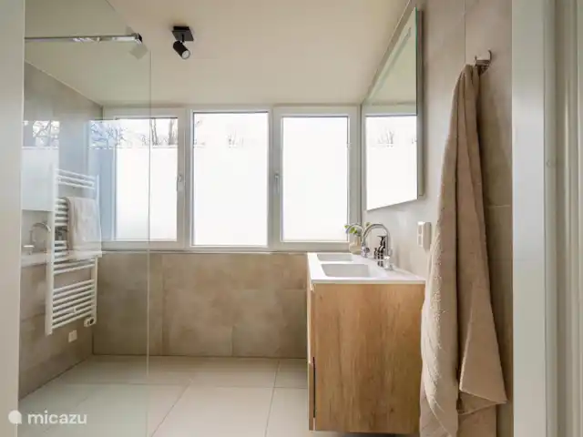 À l’extérieur au bord de la mer | Pays-Bas, Hollande du Nord, Saint Martin - maison de vacances Salle de bain 1er étage
