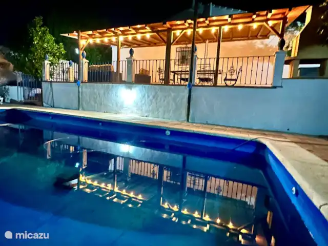 villa huren in Spanje, Andalusië, Viñuela – Villa los Romanes impressie ´s avonds