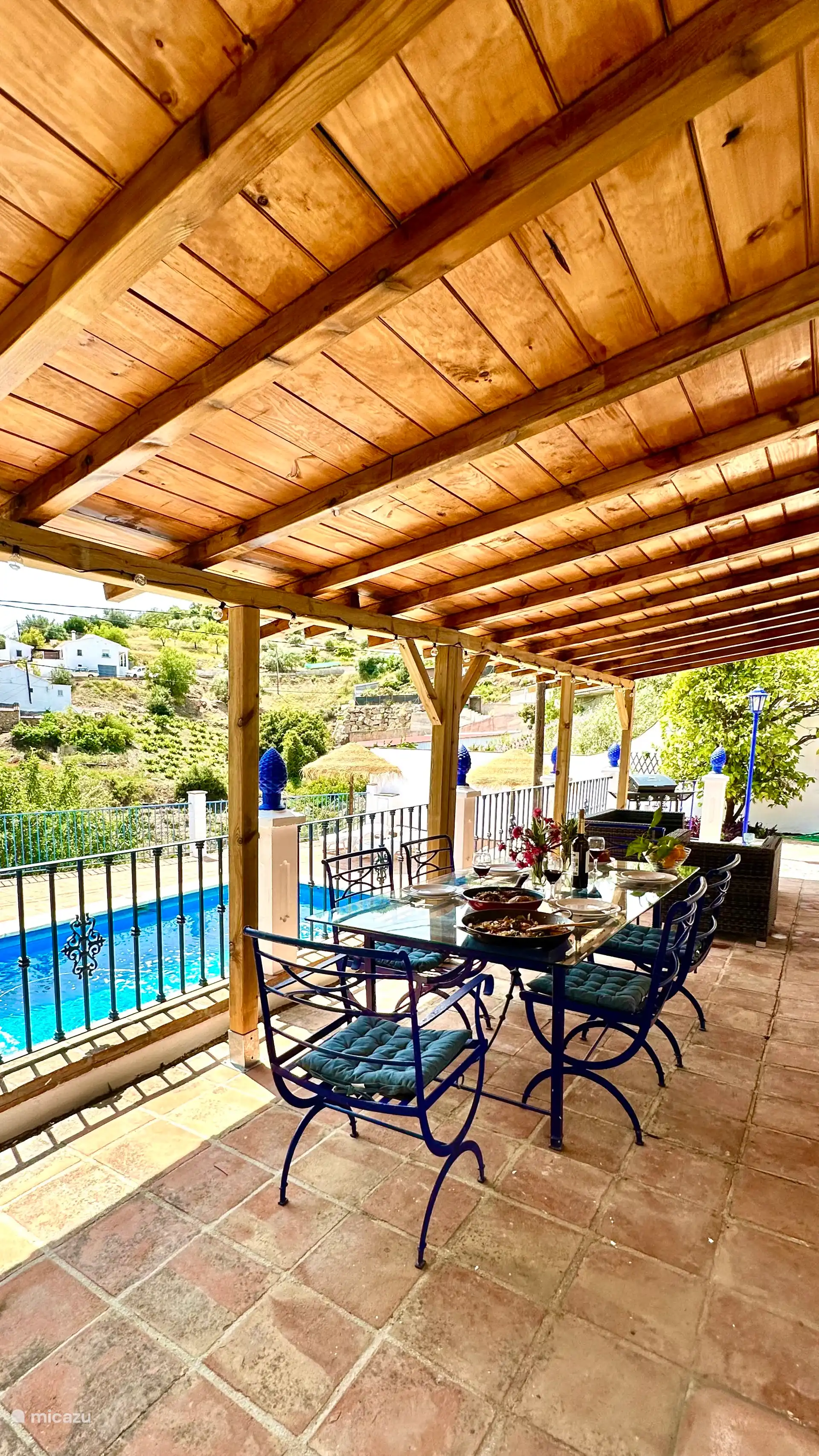 Table à manger sous la canopée