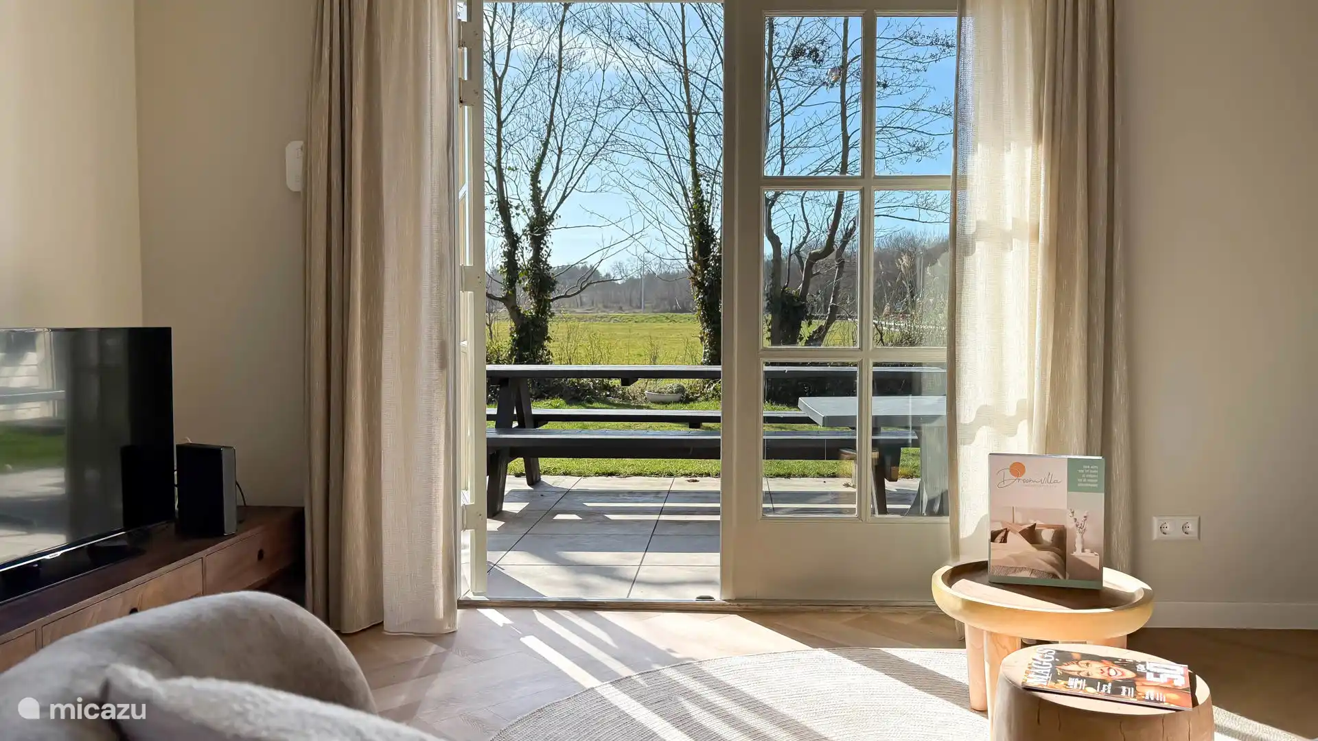 Gartenblick vom Wohnzimmer aus