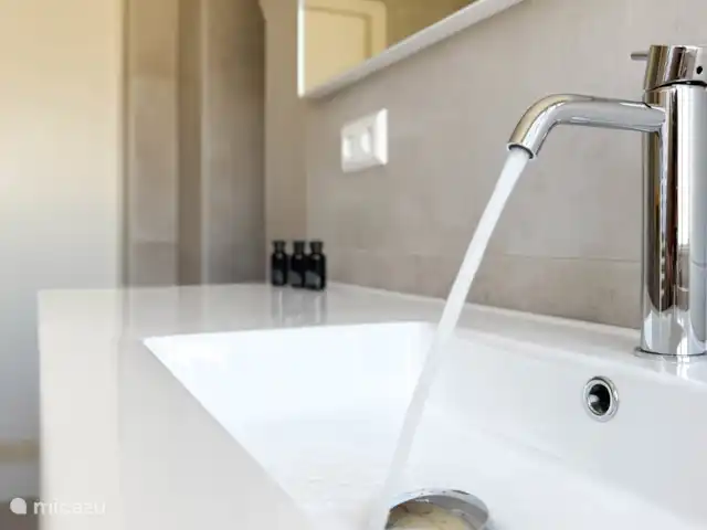 Le soleil au sabot | Pays-Bas, Hollande du Nord, Egmond aan den Hoef - maison de vacances Photo de détail salle de bain