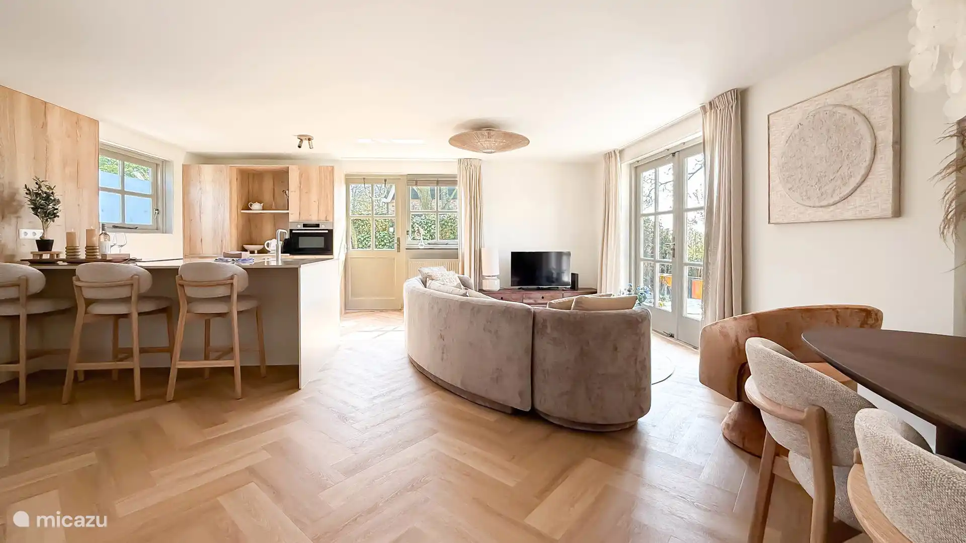 Wohnzimmer und Küche