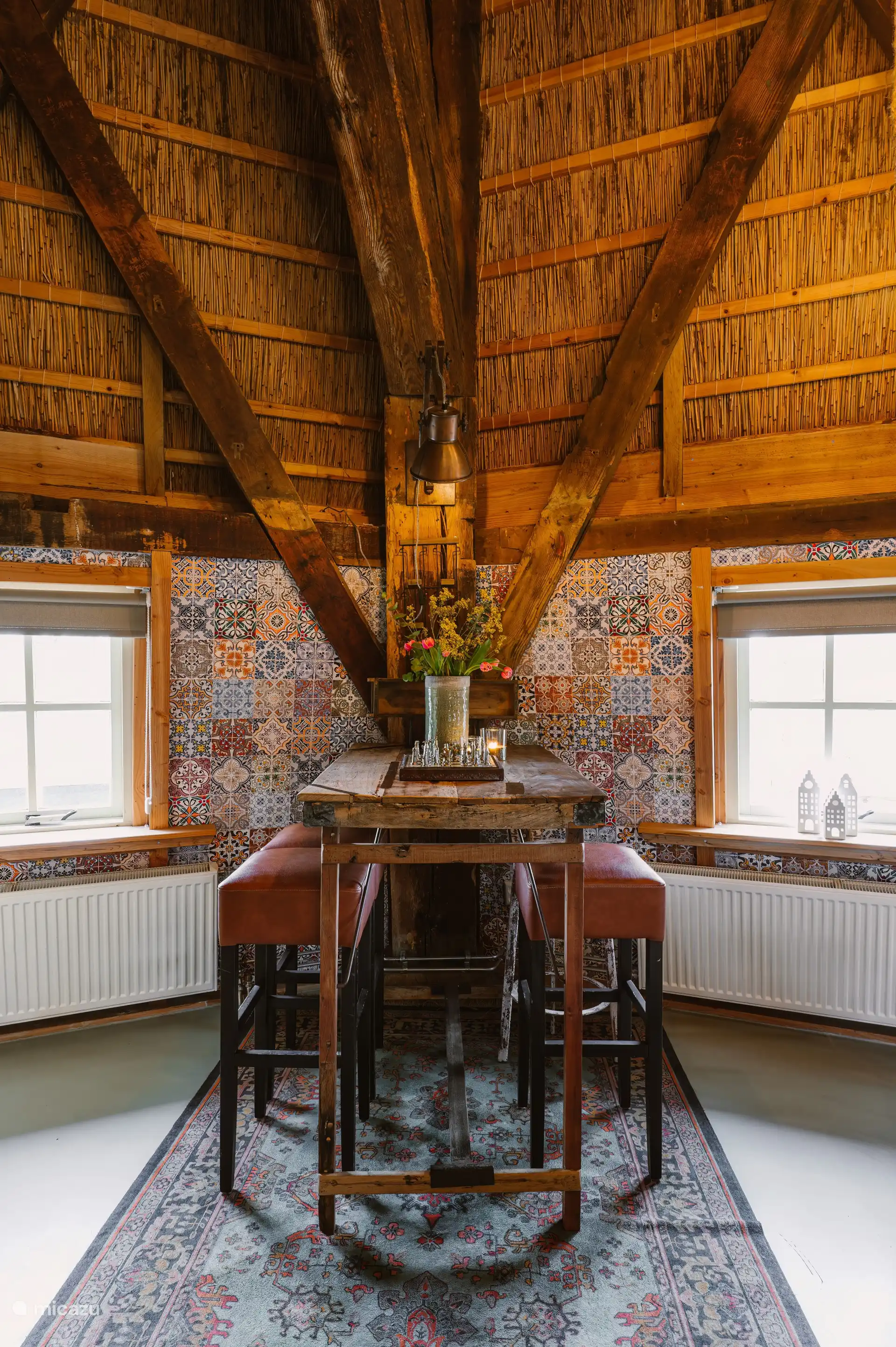 Bar table / extra dining table 